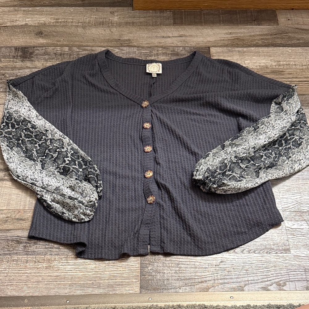Women's Black and Gray Button-Up Top